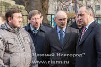 Глава администрации Нижнего Новгорода Олег Кондрашов, директор городского департамента транспорта и связи Анатолий Гусев, замглавы администрации города Андрей Чертков и начальник бюро серийного производства Уралтрансмаш Инсар Ахматшин (справа налево)