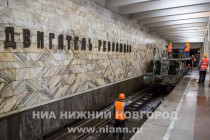 На станции Двигатель революции проводились работы по побелке сводов потолка