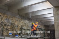 На станции Двигатель революции проводились работы по побелке сводов потолка