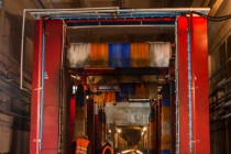 Мойка состава метропоезда в электродепо Пролетарское