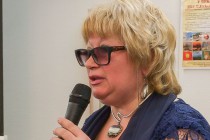 Директор Нижегородской областной детской библиотеки № 5 Наталья Бочкарева представляет гостей