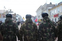 Полиция преградила путь участникам шествия