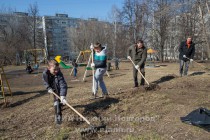 Главе города помогали наводить чистоту в сквере юные нижегородцы