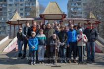 Участники субботника в сквере Красная горка в Нижнем Новгороде
