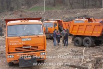 После прибытия новой технике на участке находилось около 10 самосвалов КАМАЗ