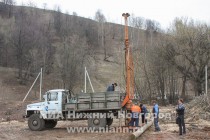 Ремонтная бригада восстанавливает выведенную в процессе вырубки деревьев линию связи