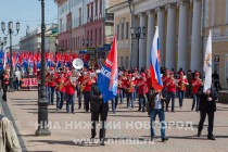 Шествие Первомайской колонны по улице Большая Покровская в Нижнем Новгороде