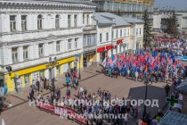 Шествие Первомайской колонны по улице Большая Покровская в Нижнем Новгороде