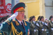 Военный парад на площади Минина и Пожарского в Нижнем Новгороде