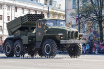 Военный парад на площади Минина и Пожарского в Нижнем Новгороде