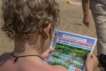 Сотрудники ГИМС, совместно с сотрудниками Приволжского регионального центра, раздали горожанам листовки-памятки о правилах поведения на воде