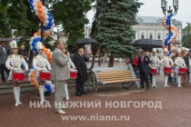 Арт-объект Скамейка блогеров открылся на площади Театральной в Нижнем Новгороде