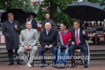 Арт-объект Скамейка блогеров открылся на площади Театральной в Нижнем Новгороде