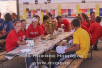 Участники летней школы общественного моделирования на обеде