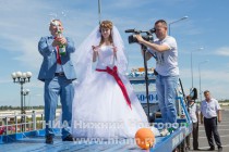 Свадьба на эвакуаторах в Нижнем Новгороде