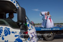 Свадьба на эвакуаторах в Нижнем Новгороде