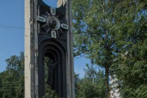 Врио губернатора Нижегородской области Валерий Шанцев, глава города Олег Кондрашов и глава администрации Нижегородского района Игорь Согин (слева направо) осмотрели площадку около здания Театра юного зрителя