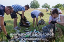 Такое ощущение, что некоторый мусор копился здесь годами и уже врос в землю