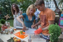 Заведение Organic LIFE предлагало смелые сочетания натуральных органических продуктов в двух состояниях - в виде ярких смузи и мороженого, приготовленного с использованием жидкого азота