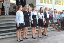 Старшеклассницы поют песню, посвященную Нижнему Новгороду