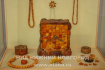 Янтарь издавна применялся для изготовления не только украшений, но и предметов быта