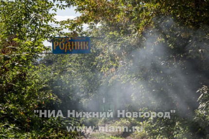 Садоводы Родника перекрыли бетонными блоками въезд машинам с мусором на  территорию товарищества