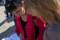 Садоводы Родника перекрыли бетонными блоками въезд машинам с мусором на  территорию товарищества