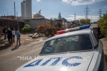 Садоводы Родника перекрыли бетонными блоками въезд машинам с мусором на  территорию товарищества