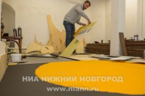 Несколько дней художник работал в студии