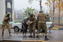 Бойцы спецподразделений в ходе показательных выступлений продемонстрировали уровень своей подготовки, с применением бронетехники, вертолёта и светошумовых устройств