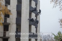 Бойцы спецподразделений в ходе показательных выступлений продемонстрировали уровень своей подготовки, с применением бронетехники, вертолёта и светошумовых устройств