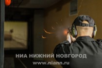 Сотрудники ЦСНСОР также продемонстрировали губернатору умения и навыки стрельбы в тире