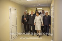 Губернатор Нижегородской области Валерий Шанцев осмотрел холлы, коридоры, операционную, боксы для новорожденных детей, палаты совместного пребывания, и отметил в беседе с журналистами, что все выполнено по последним технологиям