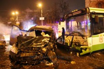 ДТП с участием пассажирского автобуса-гармошки и автомобиля Toyota Land Cruiser на площади Минина в Нижнем Новгороде