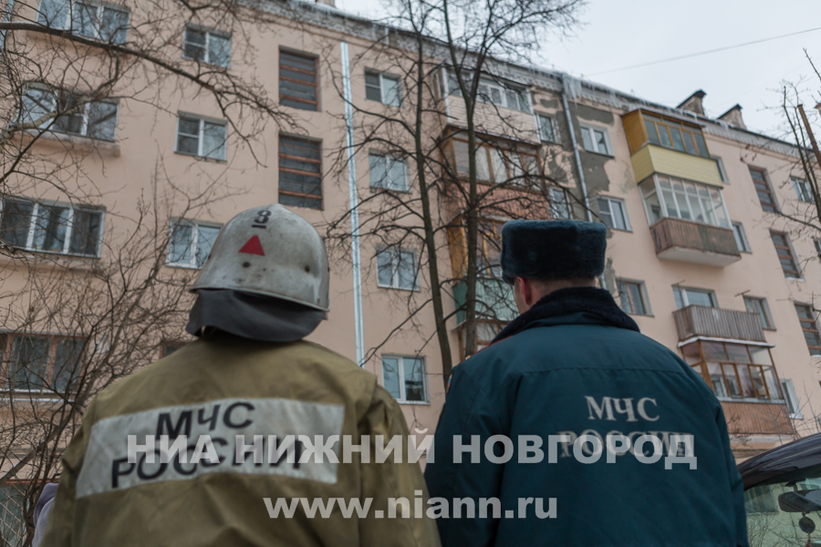 Глава администрации Нижнего Новгорода Олег Кондрашов осмотрел жилой дом с трещиной на пр. Ленина