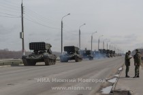 Тренировка механизированной колонны, которая примет участие в параде в ознаменование 70-ой годовщины Победы в Великой Отечественной войне состоялась в Нижнем Новгороде