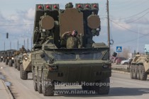 Тренировка механизированной колонны, которая примет участие в параде в ознаменование 70-ой годовщины Победы в Великой Отечественной войне состоялась в Нижнем Новгороде