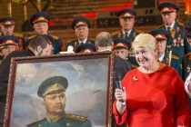 Дочь генерал-полковника С.Д.Рыбальченко Алла Степановна передаст в дар музею портрет своего отца — видного военачальника, участника Великой Отечественной войны