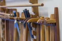 Как и каратэ, кобудо зародилось на островах архипелага Рюкю (современная префектура Окинава, Япония) и использует в бою орудия (предметы) крестьянского и рыбацкого обихода жителей данных островов