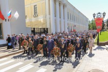 Возложение цветов к Вечному Огню в Нижегородском кремле