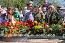 Возложение цветов к Вечному Огню в Нижегородском кремле