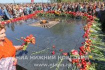 Возложение цветов к Вечному Огню в Нижегородском кремле