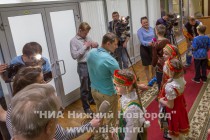 После встречи с губернатором дети дали интервью нескольким телекомпаниям