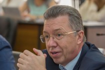 Анатолий Волков, подчеркнул, что так просто отставить главу администрации не позволяют положения соответствующего Федерального закона