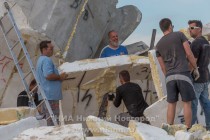 Монтаж монументальной скульптуры Feltépve венгерского мастера Эрвина Эрве-Лорана проходит в Нижнем Новгороде