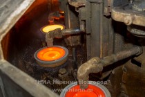 Сегодня Пашабахче специализируется в таких областях, как: домашняя стеклопосуда, стеклоупаковка, ленточное и химическое стекло и занимает третье место в мире (на фото будущие тарелки)