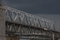 Строительные работы и подготовка к монтажу арочной пролетной конструкции на дублере Борского моста в Нижнем Новгороде