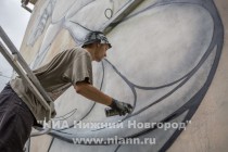 Атлант украсил дом в переулке Гаршина в Нижнем Новгороде, в рамках фестиваля Новый город: Древний