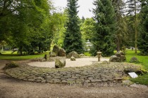 По соседству с отелем  Спа Ресорт Сан-суси находится японский парк