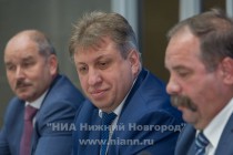 Помощник президента НПФ ГАЗФОНД Эдуард Мшенецкий (в центре)